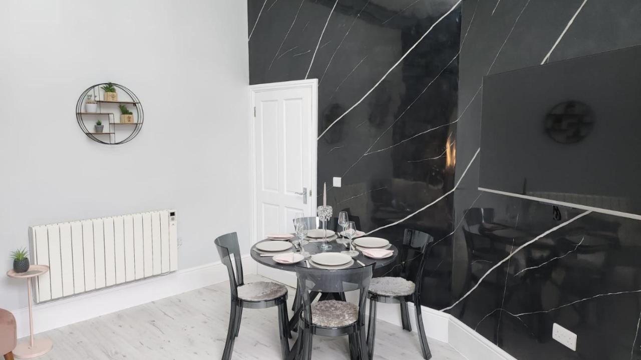 Courtyard Holiday Apartments Belper Buitenkant foto