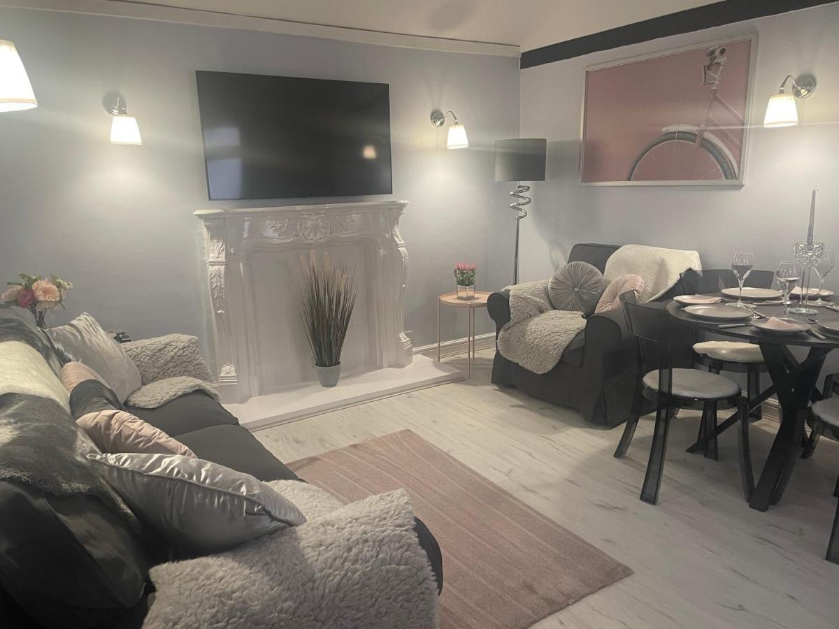 Courtyard Holiday Apartments Belper Buitenkant foto